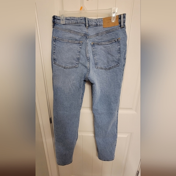 H&M Ultra High Waist Mom Jeans - Picture 3 of 4